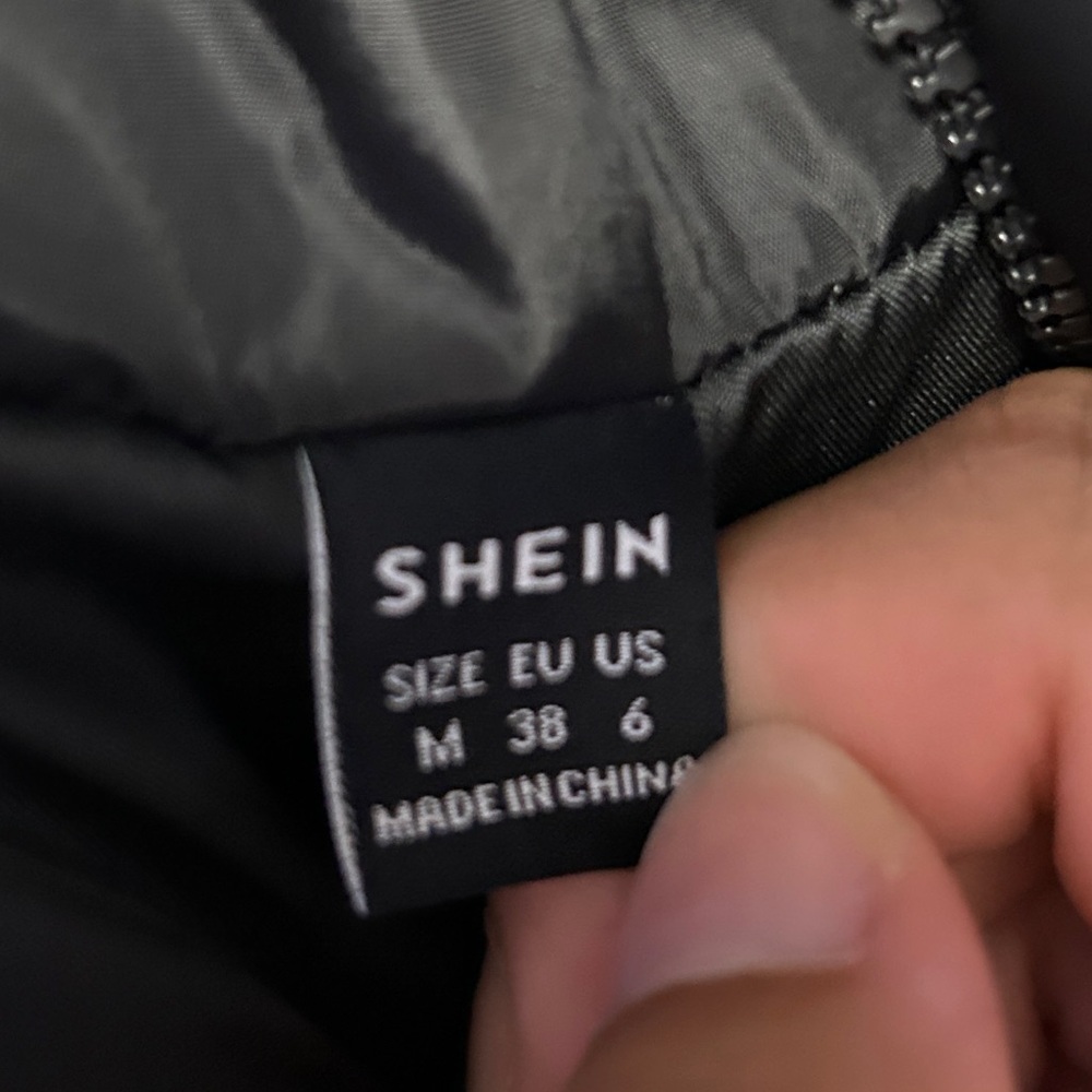 - crop vest. - Picture 6 of 6